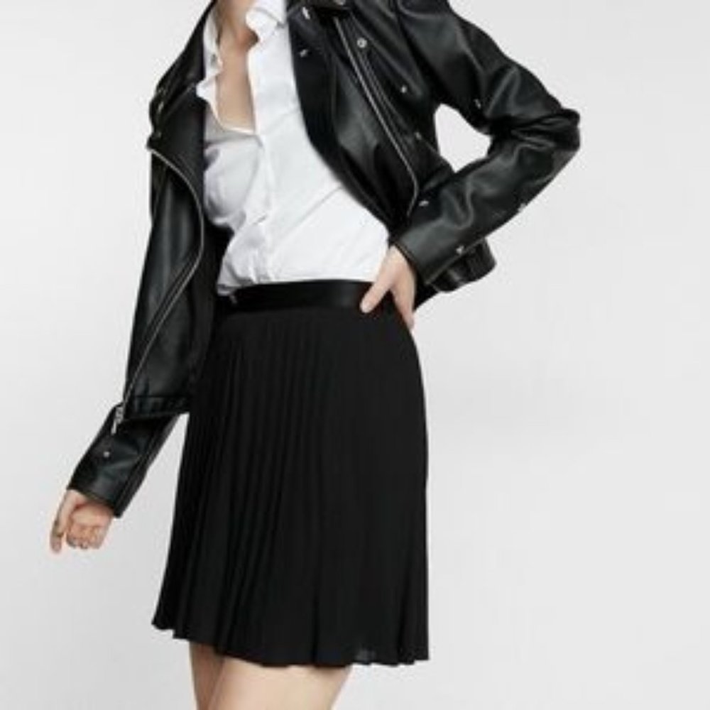 S Express Pleated Skirt